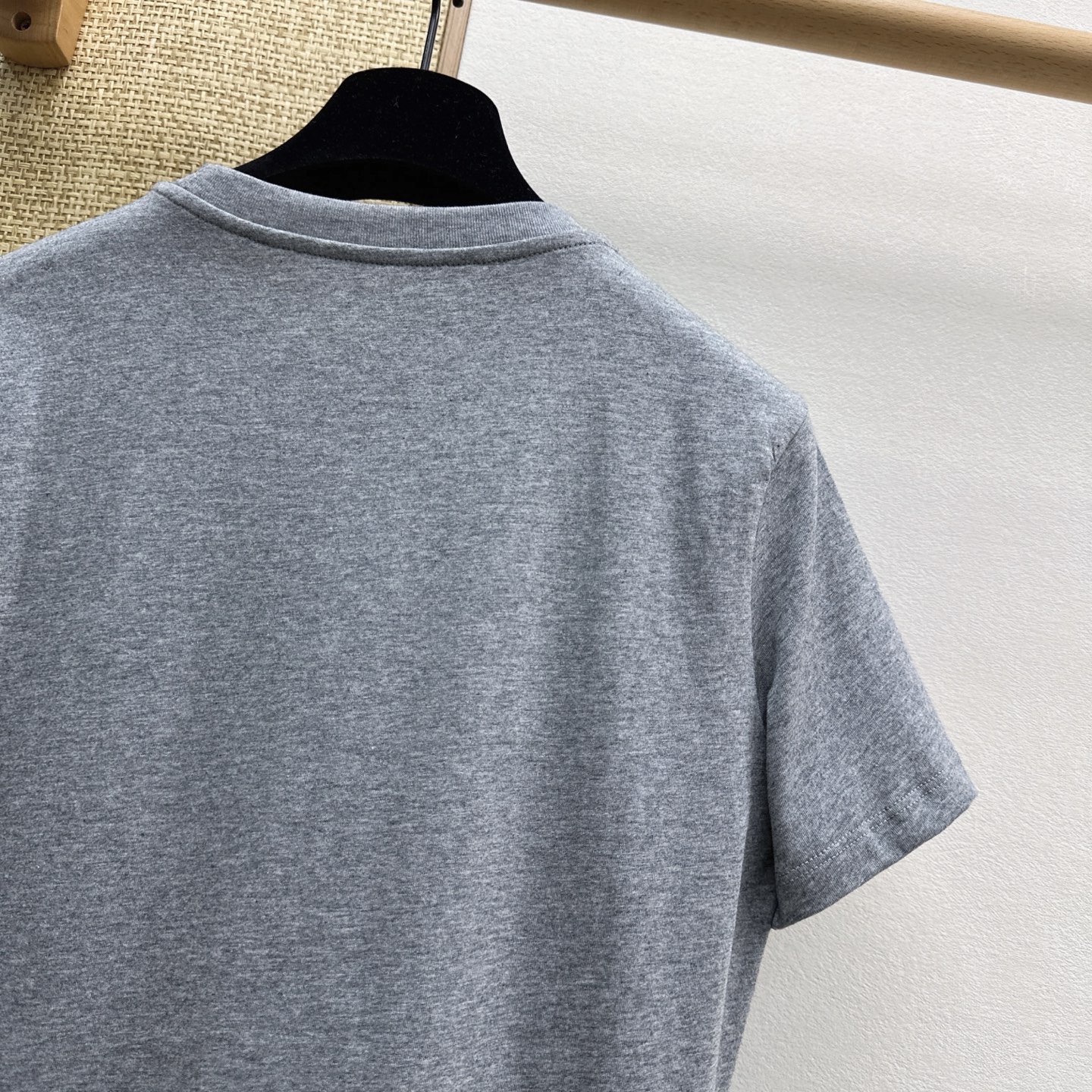 Women's short sleeves